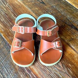 Footmates Tide Waterproof sandal size 8, brown, very gently used